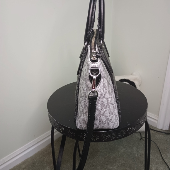 Michael Kors Sienna Medium Two-Tone GraphicLogo Messenger Bag - Picture 4 of 8